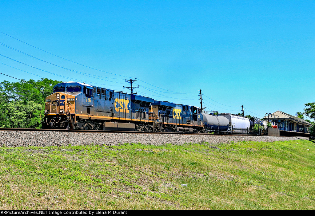 CSX 756 on M-403